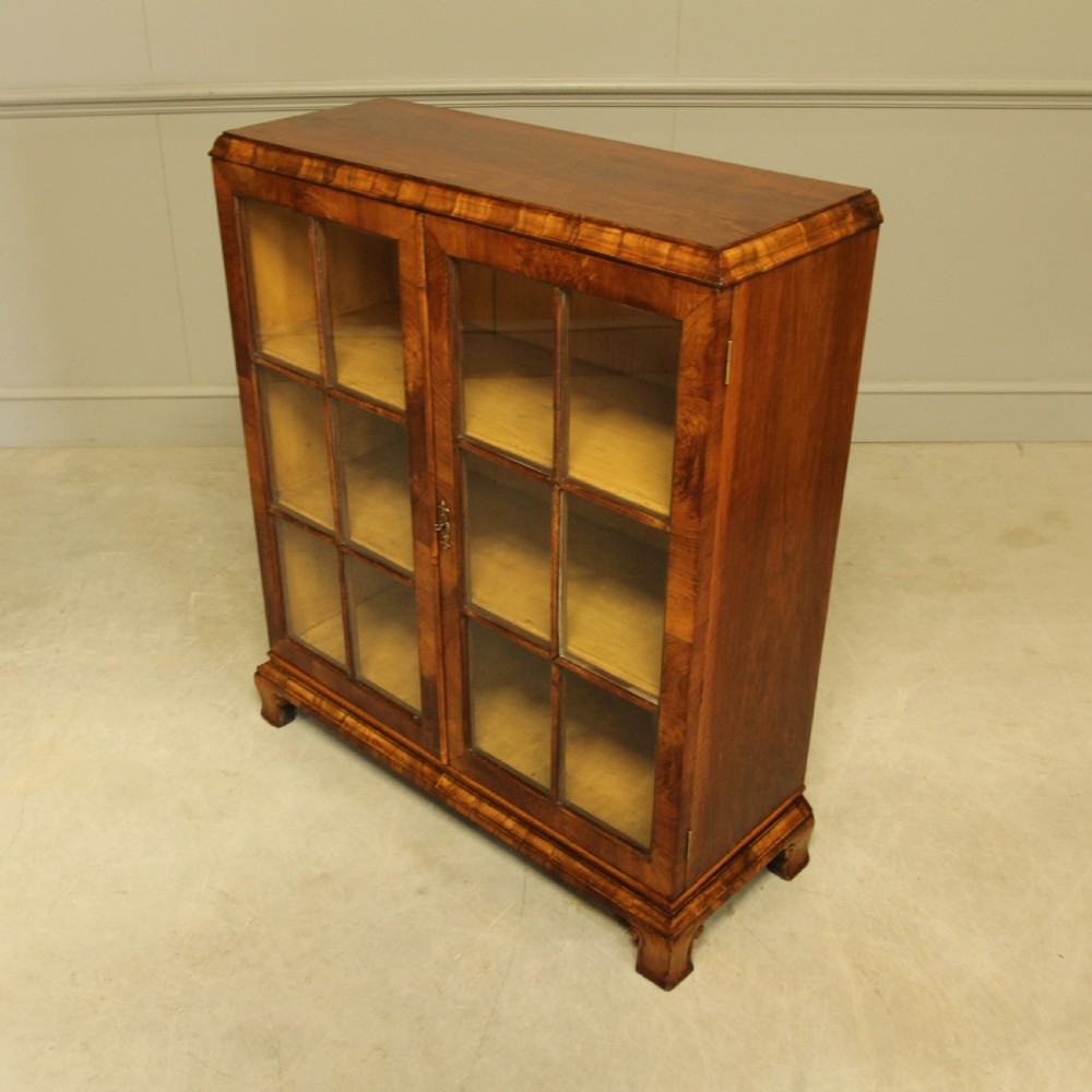 AN EARLY 20TH WALNUT DISPLAY BOOKCASE. View VI