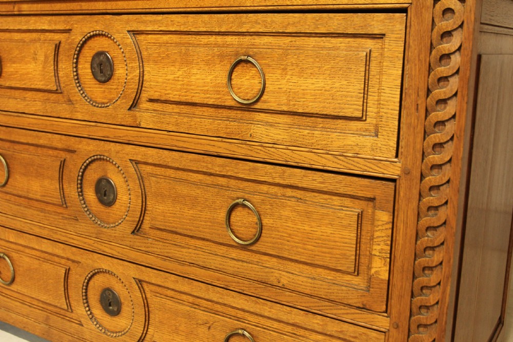 A 19TH CENTURY FRENCH OAK CHEST OF DRAWERS. View III