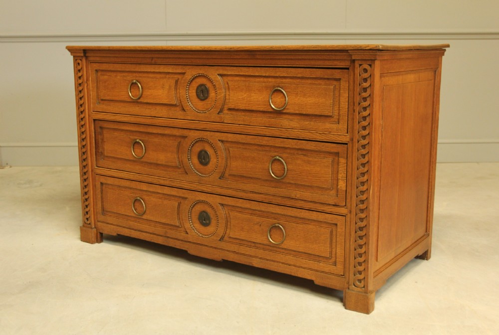 A 19TH CENTURY FRENCH OAK CHEST OF DRAWERS. View V