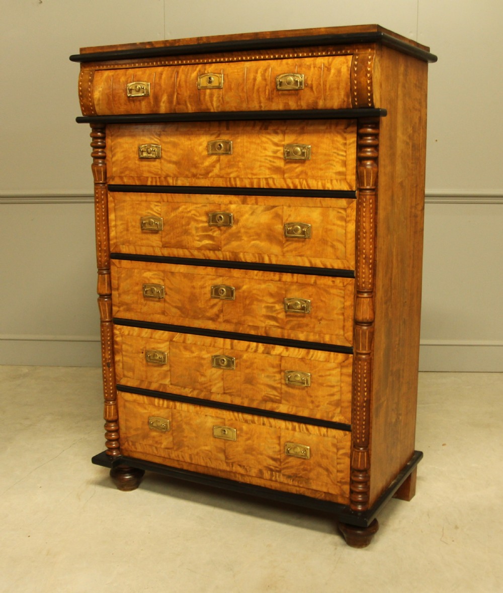 A 20TH CENTURY SWEDISH BIRCH CHEST OF DRAWERS.