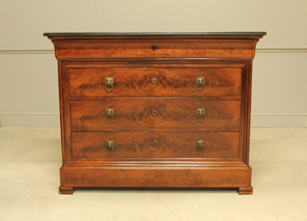 A 19TH CENTURY FRENCH MAHOGANY CHEST OF DRAWERS