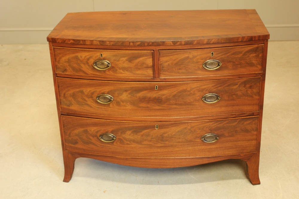 A REGENCY MAHOGANY BOW FRONTED CHEST OF DRAWERS. View II