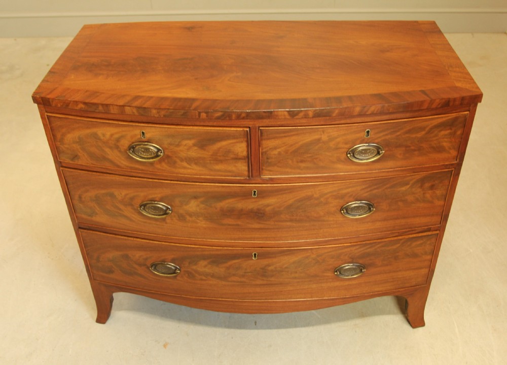 A REGENCY MAHOGANY BOW FRONTED CHEST OF DRAWERS. View V