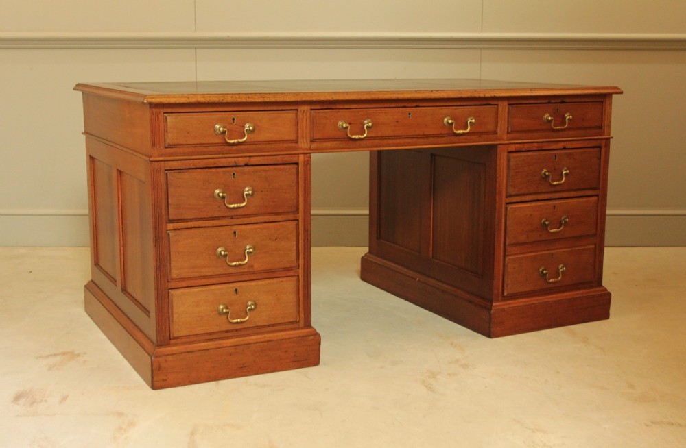 A LARGE EARLY 20TH MAHOAGANY WRITING DESK. 