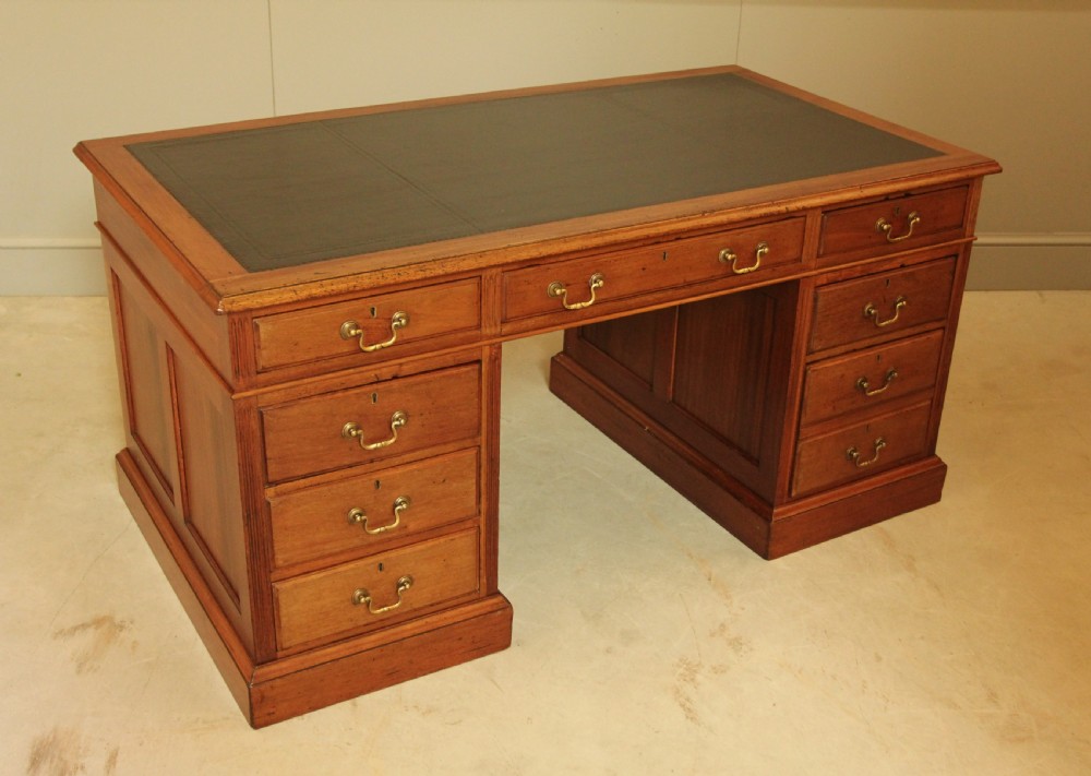 A LARGE EARLY 20TH MAHOAGANY WRITING DESK.  View V