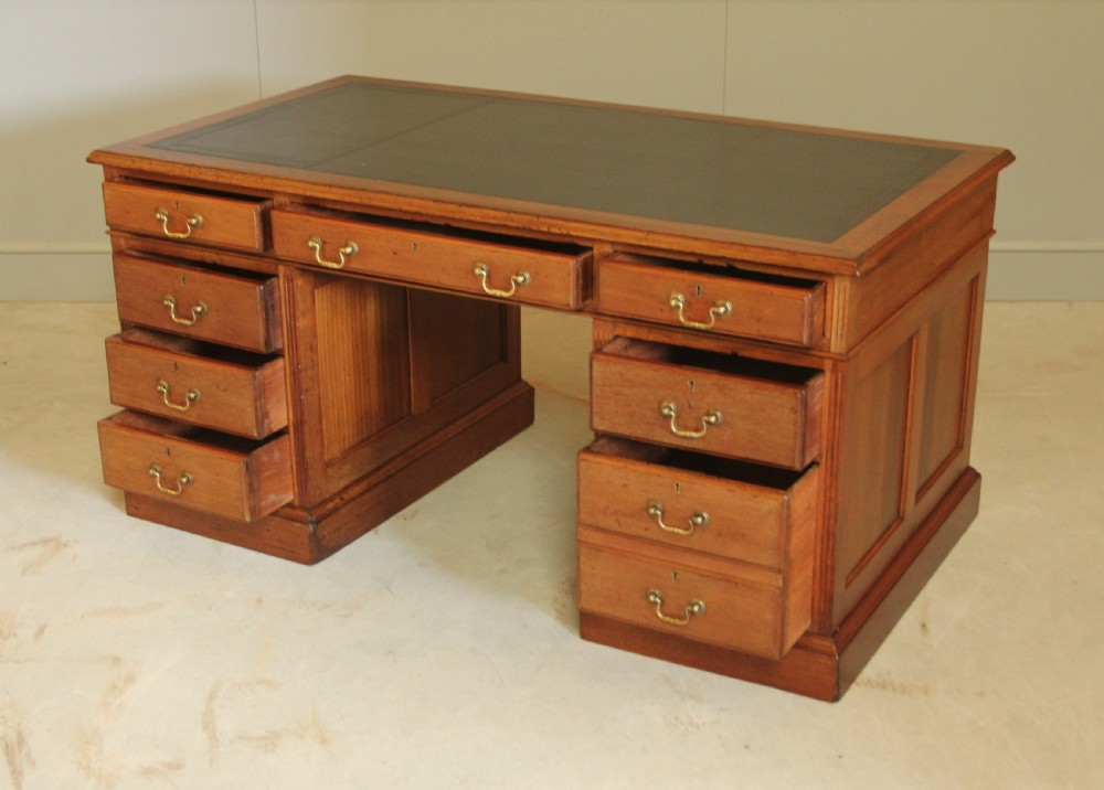 A LARGE EARLY 20TH MAHOAGANY WRITING DESK.  View VI