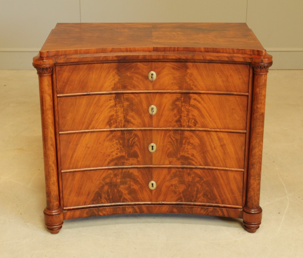 Elegant 19th-Century Swedish concave Mahogany Chest of Drawers View II