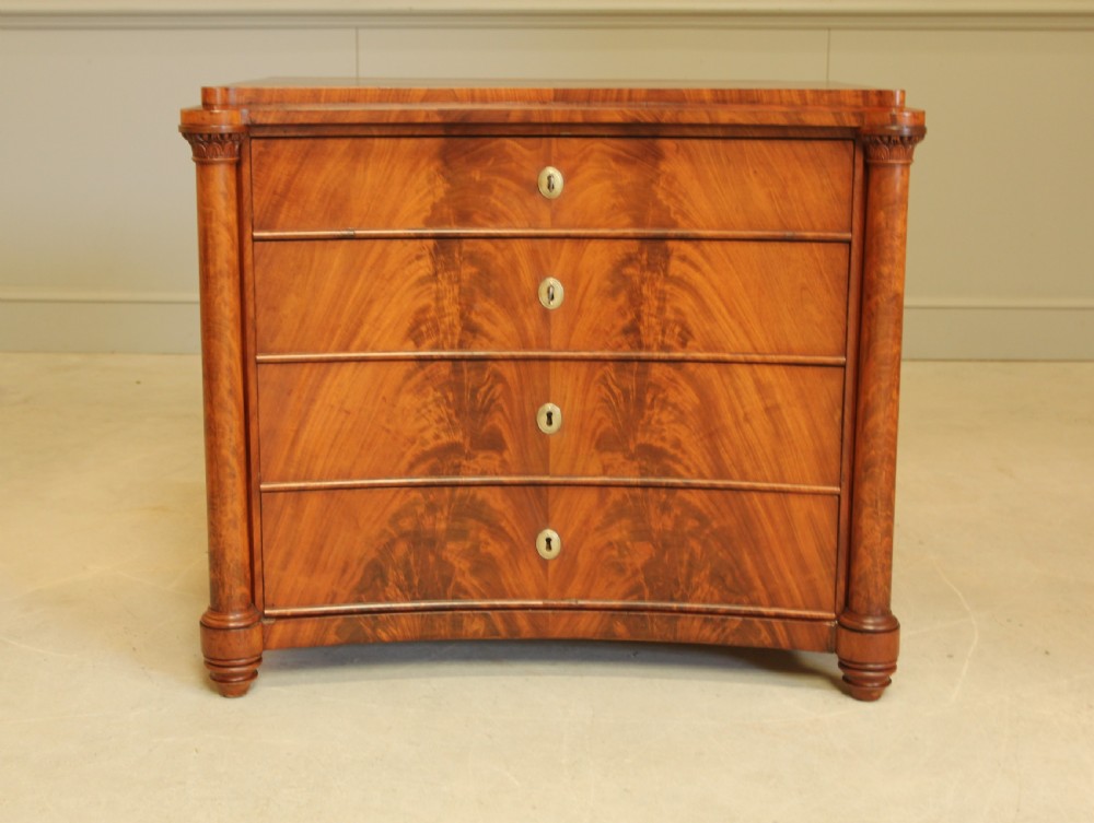 Elegant 19th-Century Swedish concave Mahogany Chest of Drawers View III