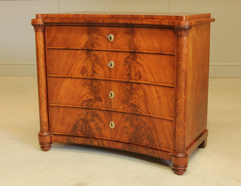 Elegant 19th-Century Swedish concave Mahogany Chest of Drawers View IX