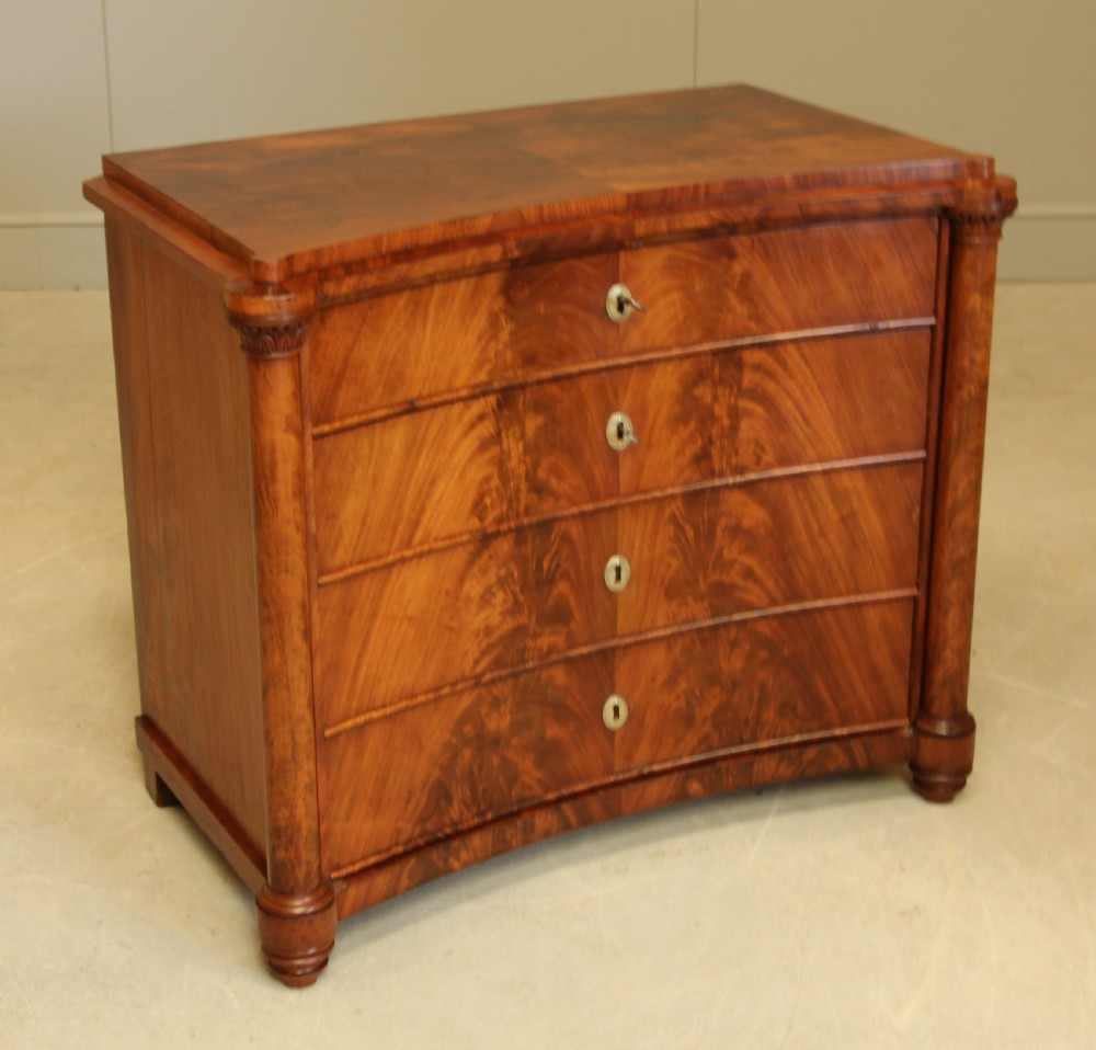 Elegant 19th-Century Swedish concave Mahogany Chest of Drawers View X