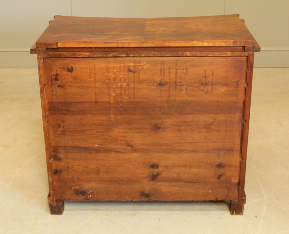 Elegant 19th-Century Swedish concave Mahogany Chest of Drawers View XII