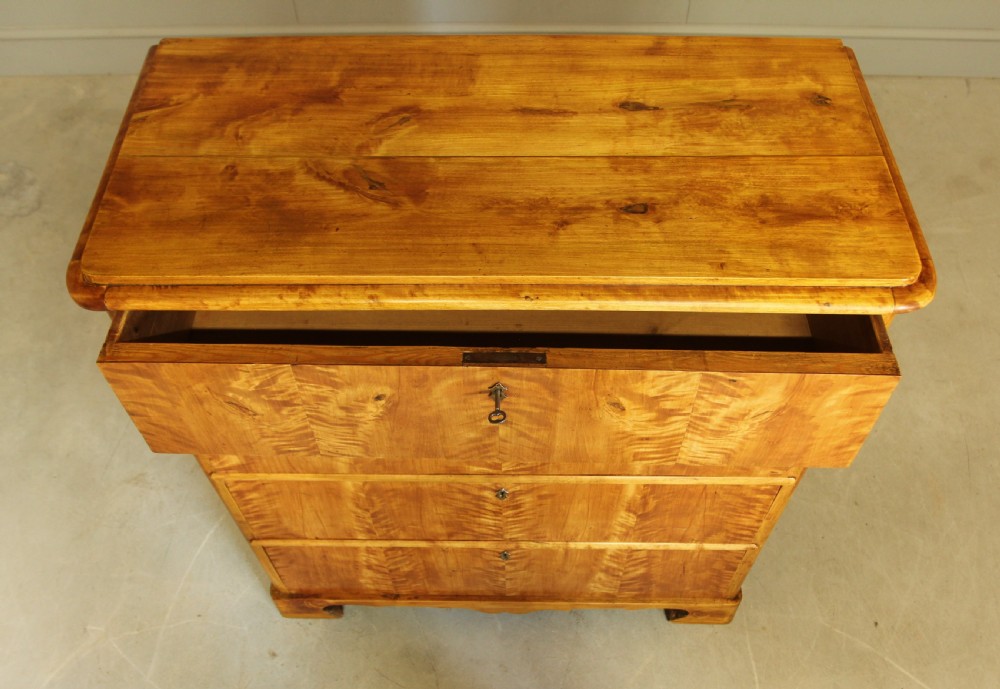 A 19TH CENTURY SWEDISH BIRCH CHEST OF DRAWERS View V