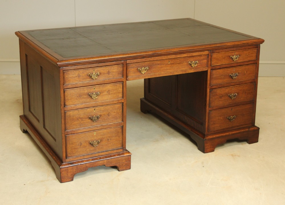 Early 20th Century Oak Partners Writing Desk View IV