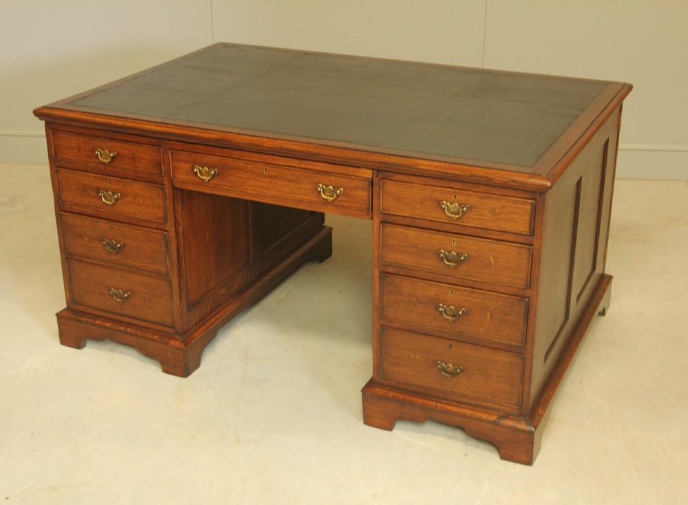 Early 20th Century Oak Partners Writing Desk View VII