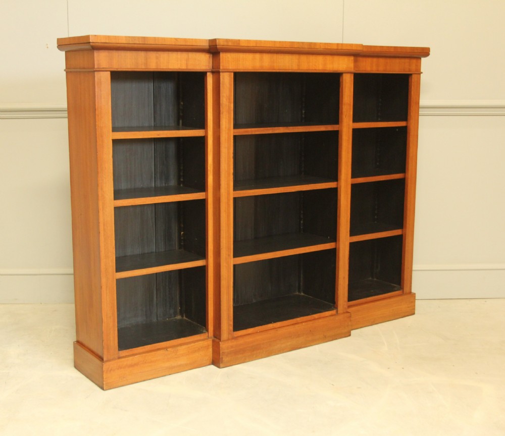 A low Victorian mahogany breakfront open bookcase featuring three sections with adjustable shelving on a solid plinth base. View III