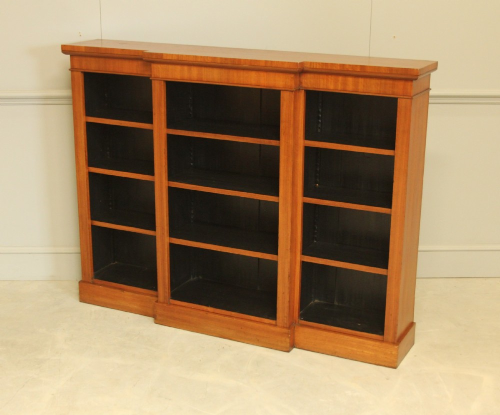 A low Victorian mahogany breakfront open bookcase featuring three sections with adjustable shelving on a solid plinth base. View VII