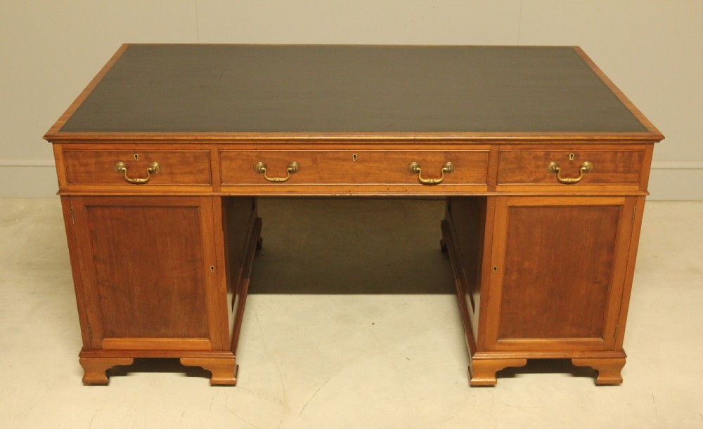 Early 20th Century Mahogany Banker’s Partners Desk View X