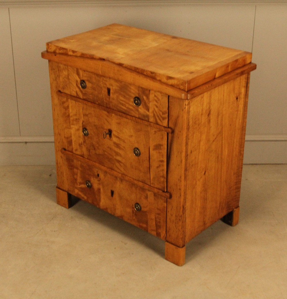 A 19th-century Swedish satin birch chest of drawers featuring three drawers with brass ring pull handles and a visible flame wood grain pattern. View VII