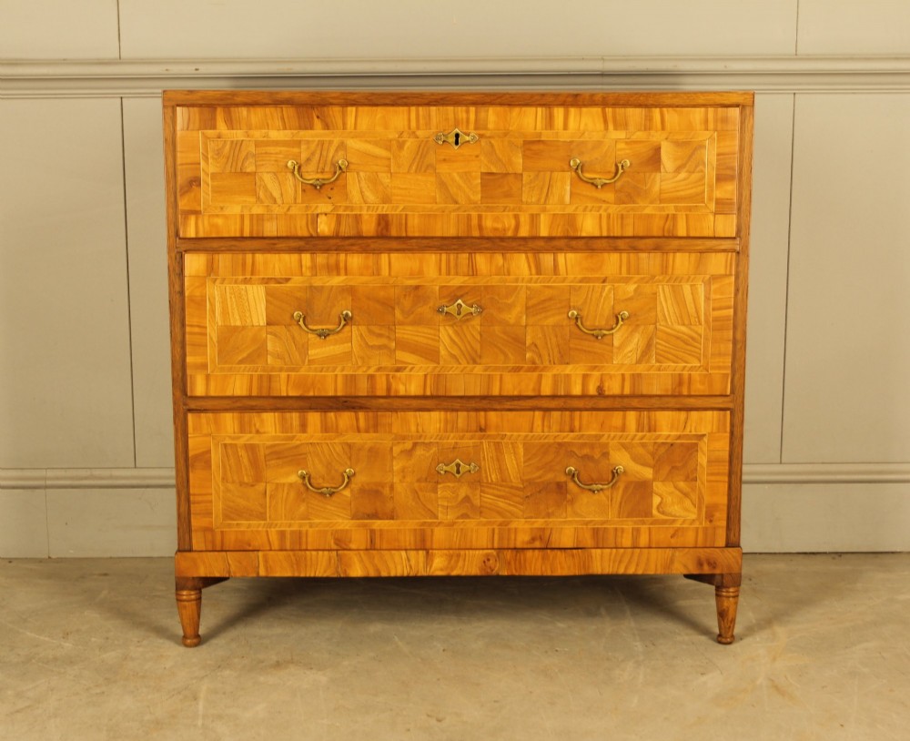Early 19th‑Century walnut Danish Chest of Drawers