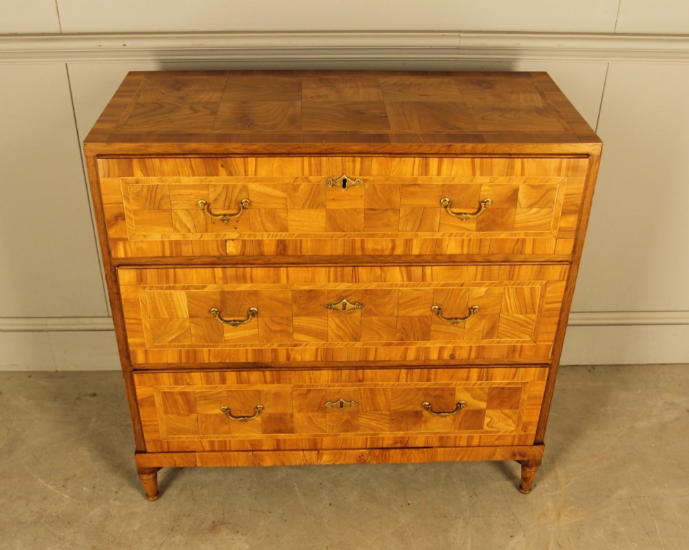 Early 19th‑Century walnut Danish Chest of Drawers View IV