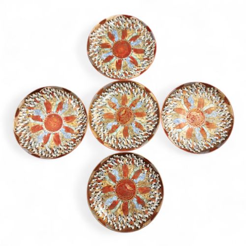 CHINESE EXPORT THOUSAND LOHAN SET OF FIVE CUPS SAUCERS LATE 19TH CENTURY - ADDITIONAL PHOTO 2