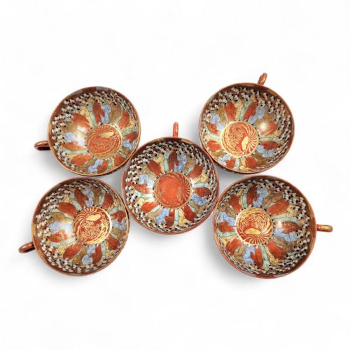CHINESE EXPORT THOUSAND LOHAN SET OF FIVE CUPS SAUCERS LATE 19TH CENTURY - ADDITIONAL PHOTO 7