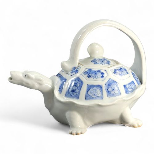 fig 3. Japanese Hirado Minogame Teapot, c.1830–1850