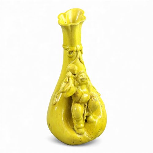 LARGE SHIWAN YELLOWGLAZED HOTEI FIGURE VASE LATE 19TH CENTURY - ADDITIONAL PHOTO 7