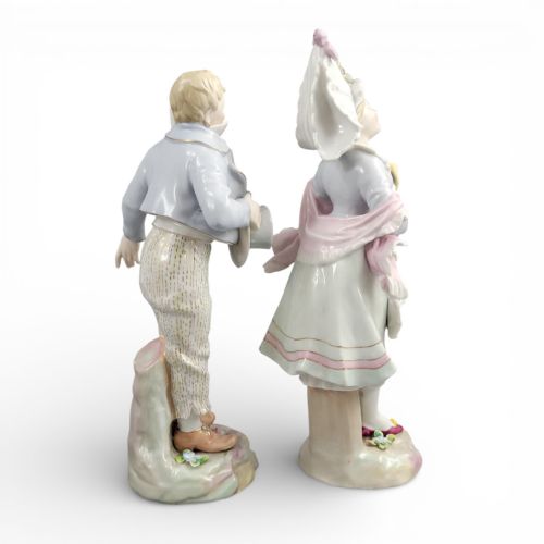 LATE 19TH CENTURY VOLKSTEDT PORCELAIN FIGURES GERMAN PAIR - ADDITIONAL PHOTO 6