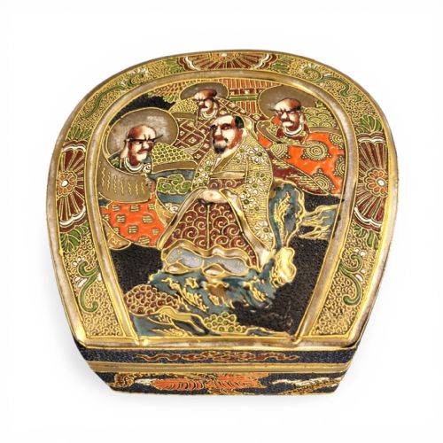 EXCEPTIONAL JAPANESE SATSUMA EARTHENWARE BOX BY TOSHOZAN MEIJI PERIOD