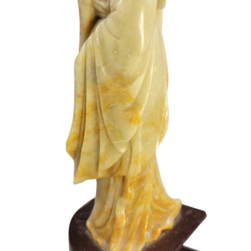 CHINESE SOAPSTONE FIGURE OF GUANYIN HOLDING A ROUND FAN C 1910 - ADDITIONAL PHOTO 11