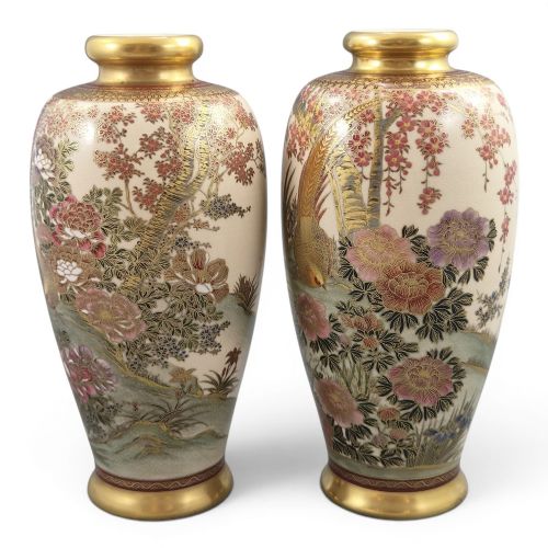 PAIR OF FINE JAPANESE SATSUMA VASES BY MANPEI KOBE EARLY SHOWA PERIOD
