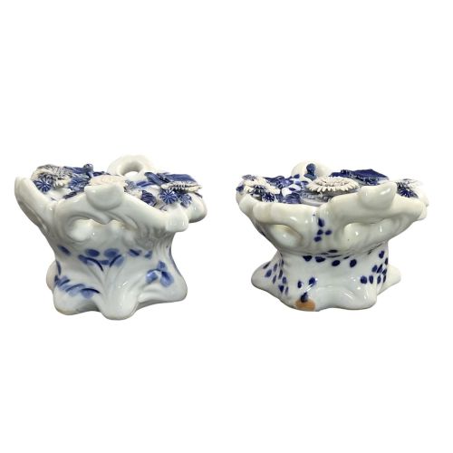 PAIR OF HIRADO MIKAWACHI PORCELAIN INKWELLS WITH CHRYSANTHEMUM DECORATION C18501880 - ADDITIONAL PHOTO 1