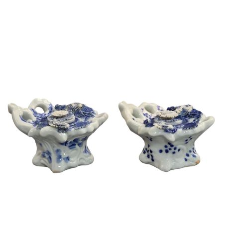 PAIR OF HIRADO MIKAWACHI PORCELAIN INKWELLS WITH CHRYSANTHEMUM DECORATION C18501880 - ADDITIONAL PHOTO 2