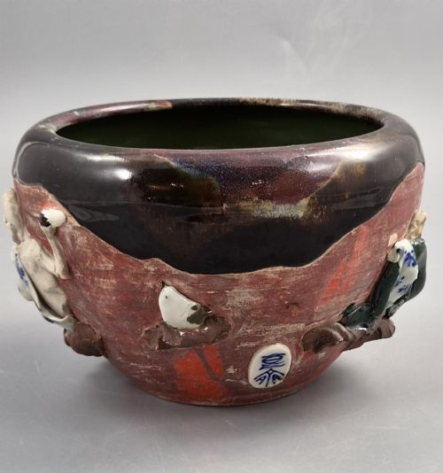 JAPANESE SUMIDA GAWA BOWL SIGNED INOUE RYSAI FIGURES IN RELIEF MEIJITAISH C1900 - ADDITIONAL PHOTO 2