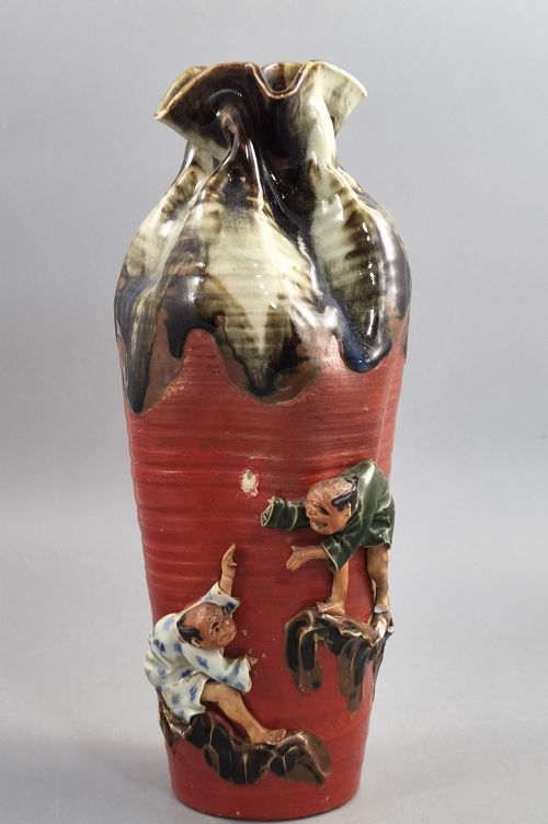 Tall Japanese Sumida Gawa Vase Inoue Ryosai Climbing Figures Pinched Sack Rim Meiji Taisho C1900 Antique Japanese Art Pottery Flambe Glaze