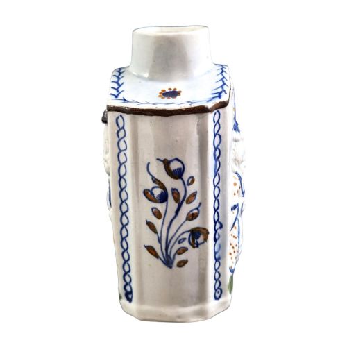 fig 3. An 18th-century Prattware earthenware tea canister featuring relief-moulded depictions of two Georgian Macaroni figures in blue, ochre, and green underglaze glazes against an off-white background.