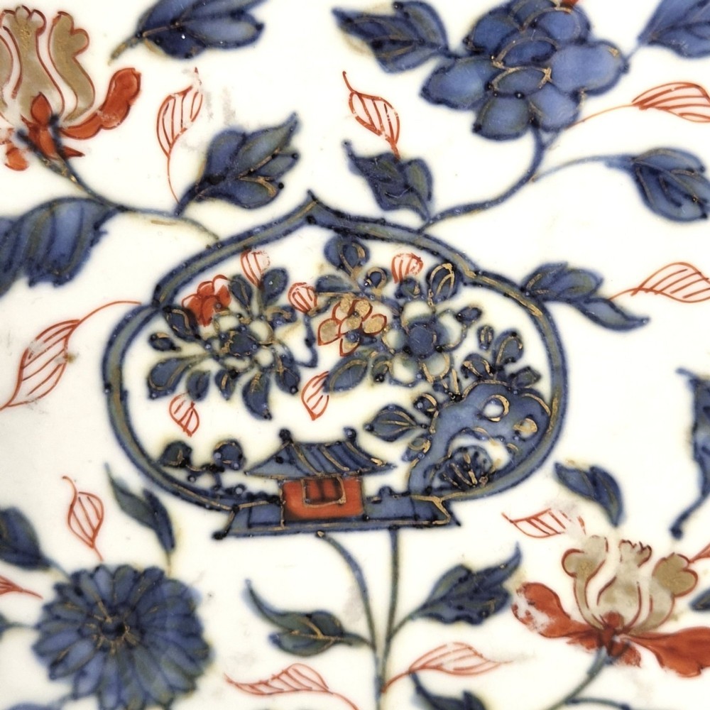 A Chinese Imari porcelain chamfered square bowl decorated with underglaze blue and overglaze red floral motifs from the Kangxi period. View II