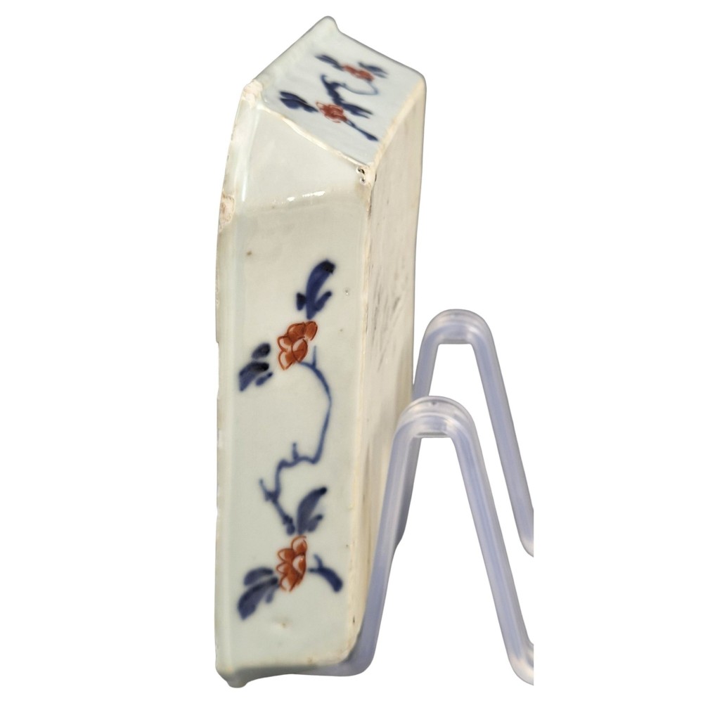 A Chinese Imari porcelain chamfered square bowl decorated with underglaze blue and overglaze red floral motifs from the Kangxi period. View III