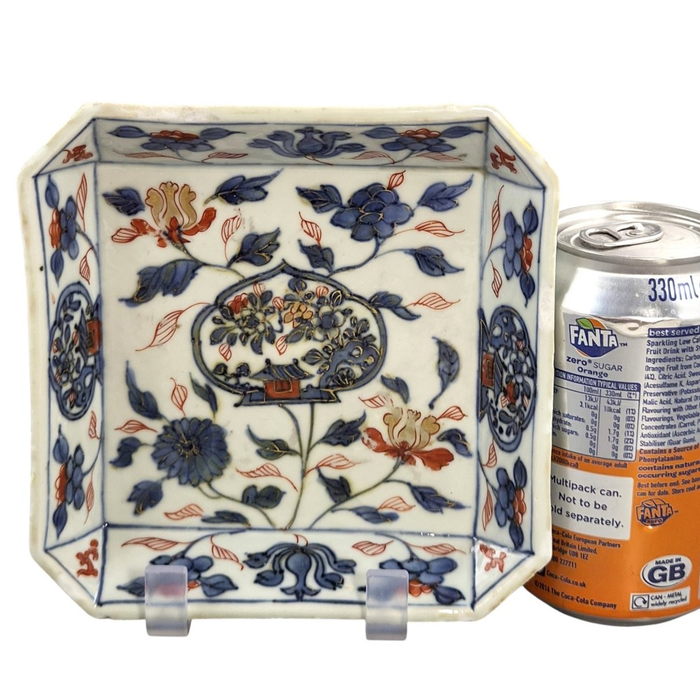 A Chinese Imari porcelain chamfered square bowl decorated with underglaze blue and overglaze red floral motifs from the Kangxi period. View V