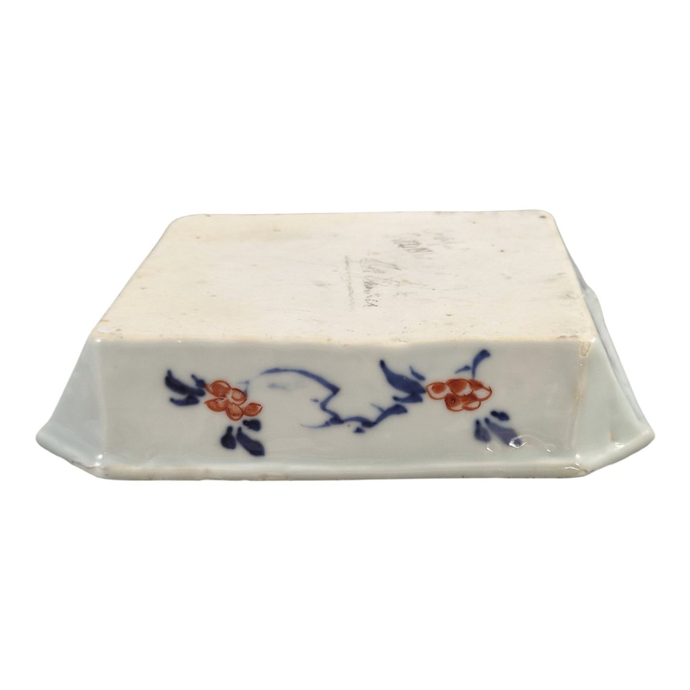 A Chinese Imari porcelain chamfered square bowl decorated with underglaze blue and overglaze red floral motifs from the Kangxi period. View VIII