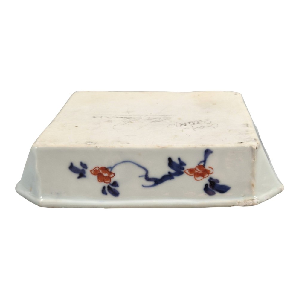 A Chinese Imari porcelain chamfered square bowl decorated with underglaze blue and overglaze red floral motifs from the Kangxi period. View IX