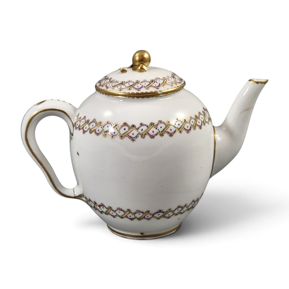 Royal Sèvres Porcelain Teapot, Louis XVI Period, Théière Calabre, circa 1788