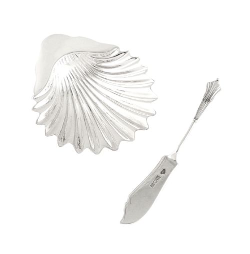 fig 1. Antique Edwardian Solid Silver Butter Shell & Knife in Presentation Case - Goldsmiths 1902