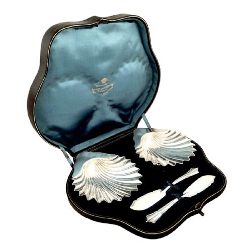 Pair of Antique Victorian Sterling Silver Shell Dishes & Knives in Case - Goldsmiths 1891