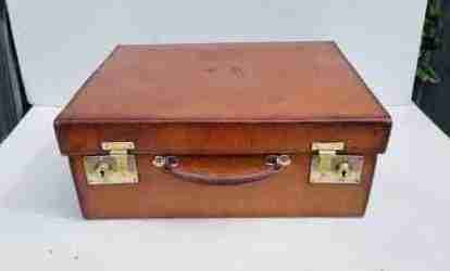 Antique brown leather weekend case c1860 in excellent condition 40cm