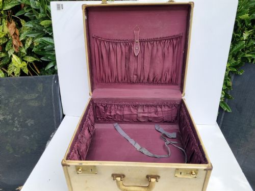 ANTIQUE VELLUM LEATHER WEEKEND CASE C1920 46CM X 40CM IN EXCELLENT CONDITION - ADDITIONAL PHOTO 4