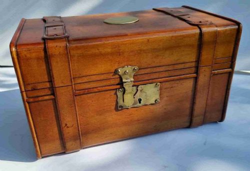 Cedar Wood Cigar Humidor Hand-made to Look Like a Leather Trunk 26cm