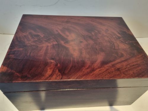 fig 1. Georgian mahogany collector's box c 1820 31cm
