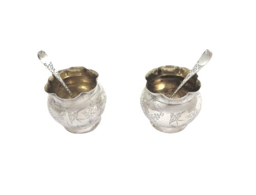 PAIR OF ANTIQUE VICTORIAN STERLING SILVER 'BIRD' SALTS SPOONS IN CASE 1884 - ADDITIONAL PHOTO 5